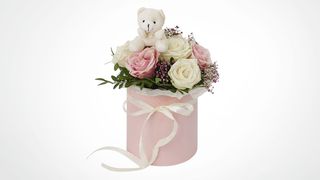 Flower box s ružama i medvjedom