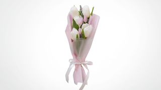 Buket od pet belih lala