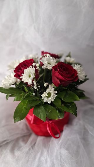 Box mix cveća na crveno