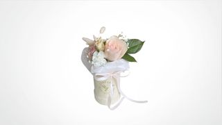 Stajliš kutija sa rozom ružom