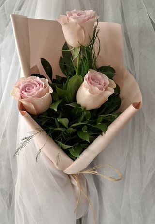 Buket tri roze ruže