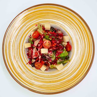 Salata sa biftekom i tahini sosem