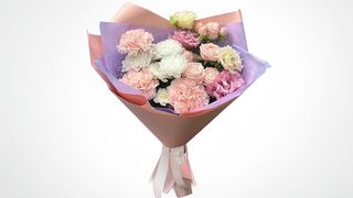 Miks buket u belo-ružičastim tonovima