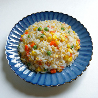 5. Prženi pirinač sa povrćem (蔬菜炒饭)