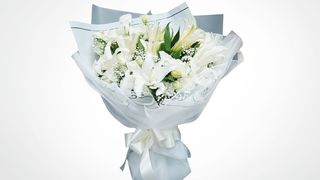 Šik buket sa belim ljiljanima