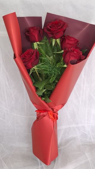 Buket  pet ruža crvene
