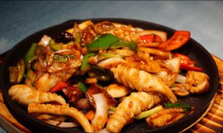 70. Pržene lignje (铁板鱿鱼)