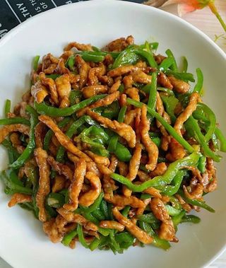 78. Svinjetina sa paprikom (青椒肉丝)