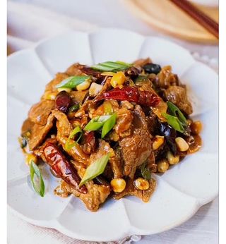 81. Teletina sa kikirikijem (花生牛肉)