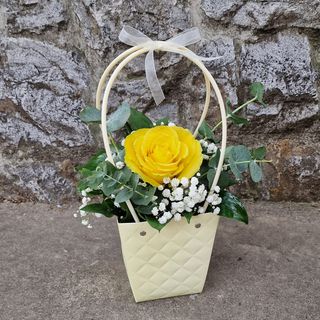Torbica sa žutom ružom