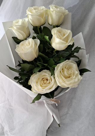 Buket sedam crvenih ruža