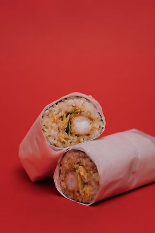 Sushi burrito s kozicama