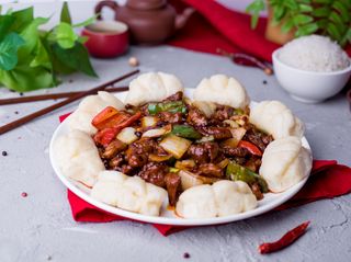 Баранина с острым перцем и пампушкой (400г)