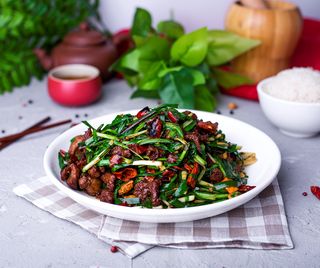 Жареный дюцай с перцем и бараниной (400г)