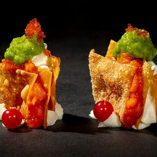 C7. Crispy rice salmon fusion 3 pezzi