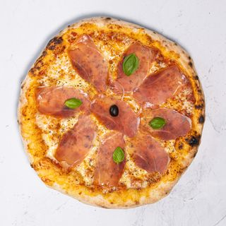 Pizza Call of prosciutto