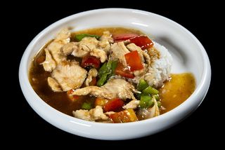 Ciotola di riso con pollo