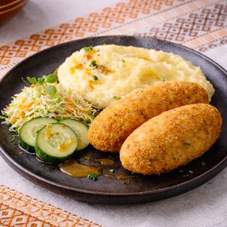 Kotleti po Kijevski s prilogom po izboru