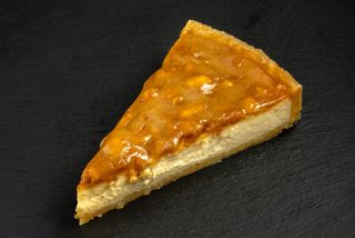 Cheesecake sa slanom karamelom i kikirikijem 145gr