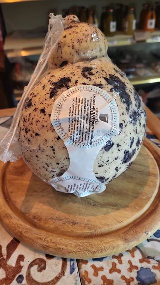 Caciocavallo in vinaccia