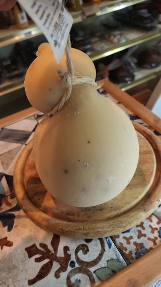 Caciocavallo tartufato