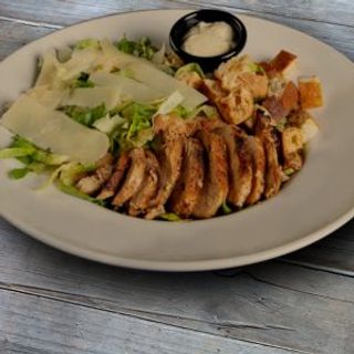 Caesar salad con pollo