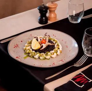 Calamars À La Plancha & Riz Noir