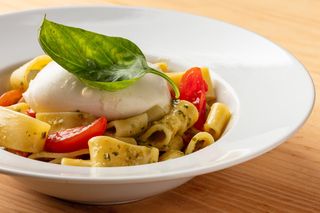 Calamarata al Pesto e Burrata