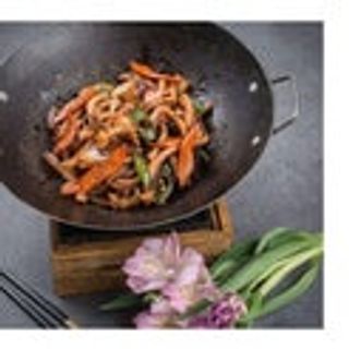 Calamari piccanti con verdure in padella