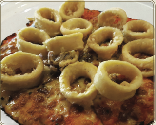 Calamaro al forno gratinato con granella di pistacchi