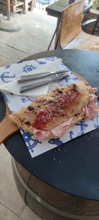Calzone Good Life