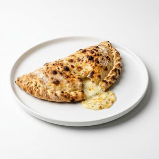 Calzone ai 4 formaggi