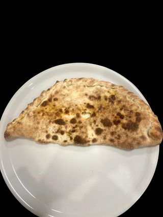 Calzone tuma e acciughe
