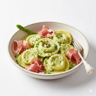 Cappellacci con crema di asparagi e crudo