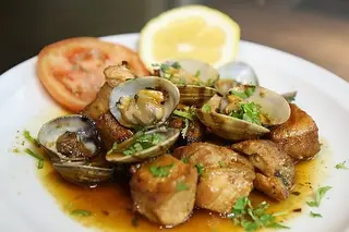 Carne de Porco à Alentejana