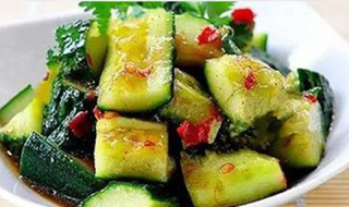 25 凉拌黄瓜Cetrioli schiacciati con salsa