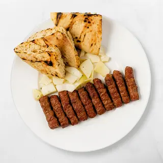 Ćevapčići s prilogom
