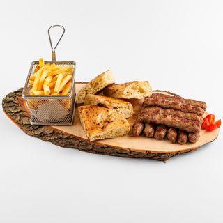 Ćevapi u lepiniji i pomfrit