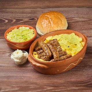 Ćevapi sa kajmakom i pire krompirom 400g