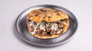 Ćevapi u celoj pitici