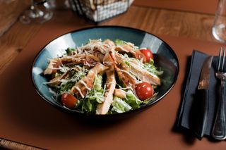 Cezar salata sa slaninom