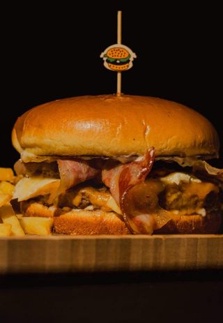 Cheeseburger sa slaninom
