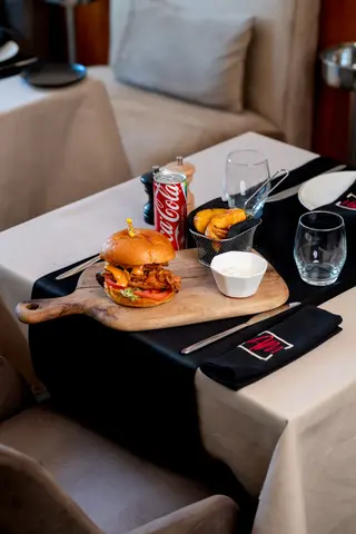 Chicken Burger Crispy, potatoes et boisson 25cl aux choix