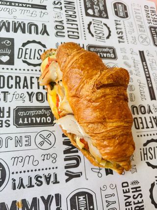 Chicken kapreze sendvič