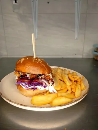 Chicken burger + Coca-Cola 0.33l