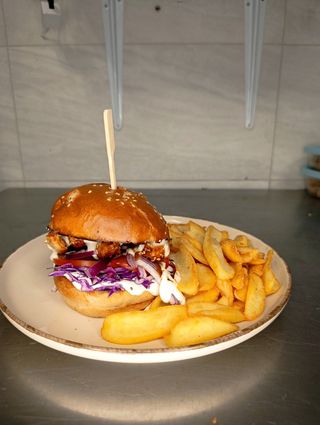 Chicken burger + Coca-Cola 0.33l