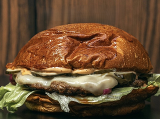 Чизбургер говяжий (320г)