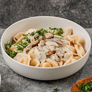 Вареники с картофелем и грибным соусом/ Colțunași cu Cartofi