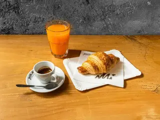 PROMO - Croissant a scelta, Caffè e Spremuta d'Arancia