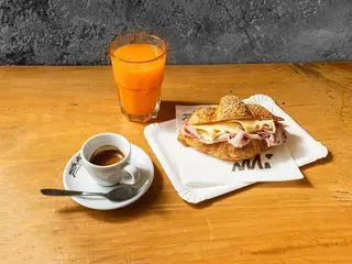 PROMO - Croissant Salato Cotto e Formaggio, Caffè e Spremuta d'Arancia
